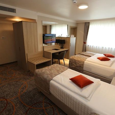 Hotel Baril Hateg Exterior photo
