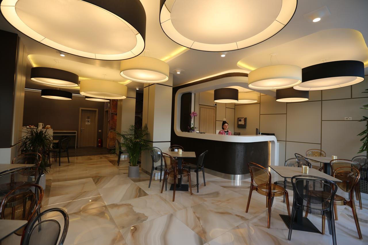 Hotel Baril Hateg Exterior photo